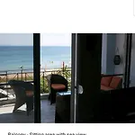 Amazing House ,100sqm, In Front Of The Sea! Casa vacanze